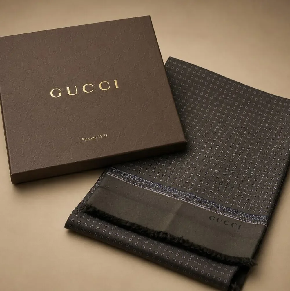GUCCI Silk Ascot Scarf Olive Green Medallion Made In Italy 52